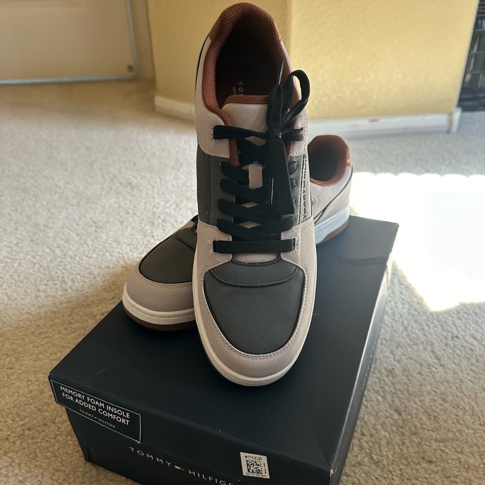 NIB Tommy Hilfiger Tenito Shoes. Light Grey Men’s 11
